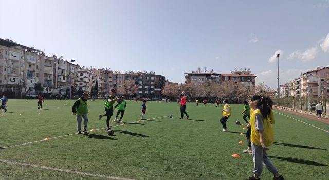 Salihli'den Kız Futbol Takımı