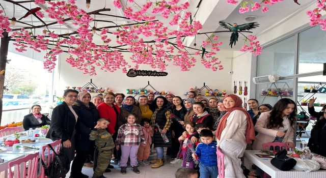 Muradiye Mahallesi Muhtar adayı Merve Nur Doğan  8 Mart Dünya Kadınlar Gününü kutladı