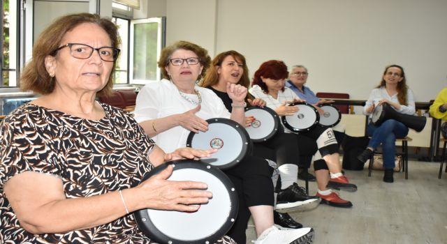 Manisa'da ilk defa Yunusemre Halk Eğitimi Merkezi  Darbuka Eğitimi kursu açtı.