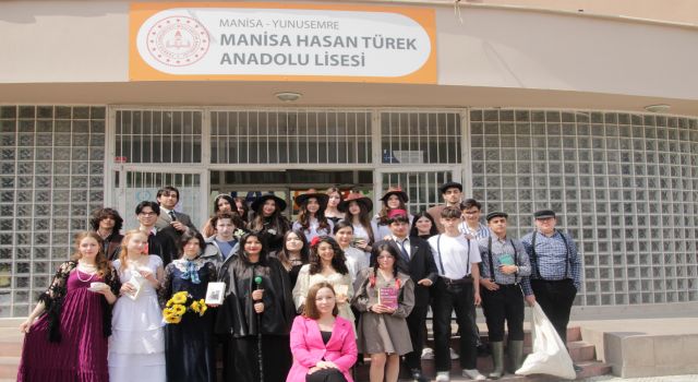 Manisa Hasan Türek Anadolu Lisesi’nde "Roman Karakterleri Canlanıyor" Festivali Büyük İlgi Gördü