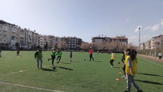 Salihli'den Kız Futbol Takımı