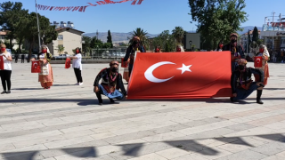 Alaşehir Halk Oyunları Ekibinin Gösterisi Beğenildi