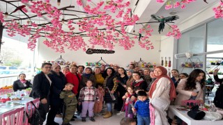 Muradiye Mahallesi Muhtar adayı Merve Nur Doğan  8 Mart Dünya Kadınlar Gününü kutladı