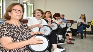 Manisa'da ilk defa Yunusemre Halk Eğitimi Merkezi  Darbuka Eğitimi kursu açtı.