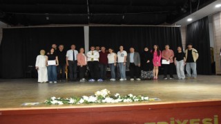 Manisa Hasan Türek Anadolu Lisesi Tiyatro Kulübü Sahne Aldı